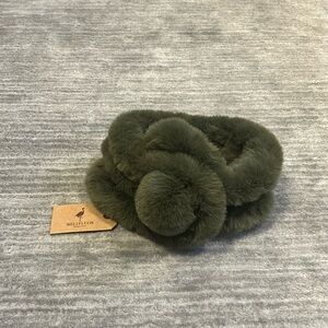 NWT Faux fur scarf deep moss forest green extremely soft